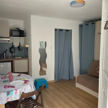 Confortable Au Calme Avec Acces Piscine Et Parking Apartment *