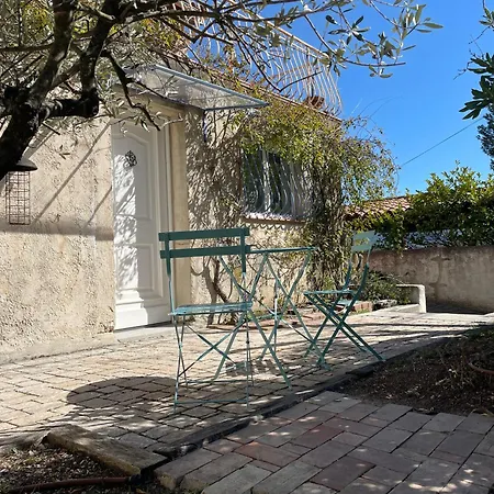 Confortable Au Calme Avec Acces Piscine Et Parking Appartement *